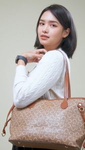 MOCO Fashion Totebag Kulit Wanita untuk Kuliah Kerja dengan Resleting 678