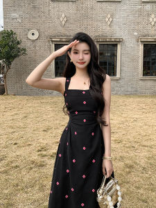 Deng Liujiu French Vintage Floral Embroidery Black Strap Dress Women Summer Waist Cinching Slimming Bodycon Mini Dress