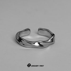 Simple Mobius Ring Mens Fashionable High-Grade Index Finger Women Couple Ring Niche Design Titanium Steel No Fading
