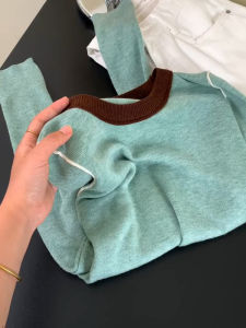 เสื้อชั้นในคอกลมทรงเข้ารูปสำหรับผู้หญิง ฤดูใบไม้ร่วง/ฤดูหนาว สไตล์เกาหลี เสื้อสเวตเตอร์ถักสีบล็อก เสื้อชั้นในคอกลม