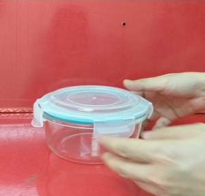 Hộp thủy tinh tròn 620ml nắp ron silicon khóa cài kín hơi đường kính hộp 15cm cao 6cm. V833