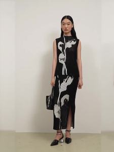 Silhouette Jacquard Striped Knitted Vest