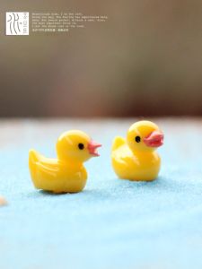 สัตว์เลี้ยงลูกด้วยนมสีเหลืองขนาดเล็ก DIY ของเล่นสำหรับตั้งโชว์ในสวนขนาดเล็ก ตุ๊กตาเกมการ์ตูนน่ารัก