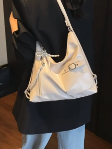 Túi xách đeo chéo đeo balo túi thiết kế khóa dọc kèm ngăn ngoài tặng charm ngọc Thanhthushop68 058