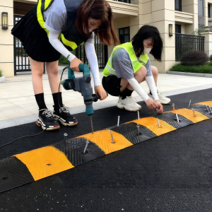 LUKAIQI | Car Speed Limit Bump Buffer Strip Rubber Cast Steel Thickening