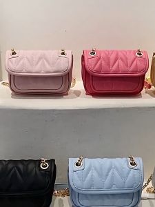 Womens one-shoulder small square messenger bag quilted design gold chain strap