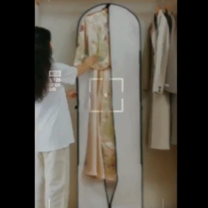 ❣️E2U0612❣️ถุงคลุมเสื้อกันน้ำกันฝุ่น แบบมีหูหิ้ว พกพา