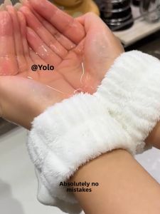 Cute Cartoon Hello Kitty Bracelet Waterproof Face Washing Sleeve Cord Sweet Style Hair Tie for Girls Commuting Fashion Accessory