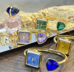 New Big Diamond Watch For Women European and American Exquisite Bracelet Strap High-end Sense Womens Watches Daily Waterproof