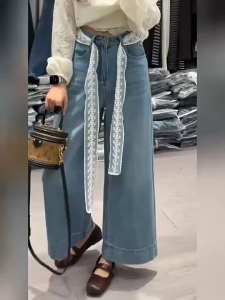 chen shop กางเกงยีนส์แฟชั่นผู้หญิง ขาบานทรงสวย แมตช์ง่าย ใส่สบาย