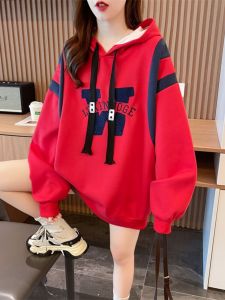 เสื้อสเวตเตอร์มีฮู้ดสีแดงไซส์ใหญ่ ทรงหลวม สไตล์ลำลอง แฟชั่นฤดูใบไม้ร่วง เสื้อคลุมกันหนาวผู้หญิง คอลเลกชั่นใหม่ปี 2023