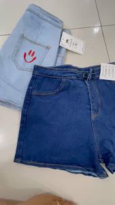 quần đùi jean nữ cạp cao 1 nút thêu mặt cười túi sau