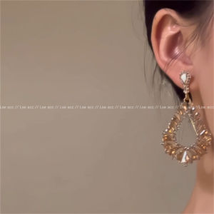 Unique Hollow out Zircon Earrings Womens Fashionable Luxury Minimalist Design Fresh out Ear Jewelry Alloy Embedded Artificial Gemstone