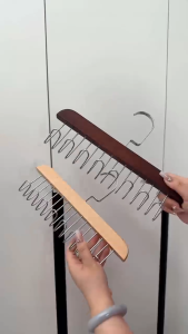 [โรงงานขายเอง]ไม้แขวนผ้าสแตนเลส ตะขอหมุนได้ 360° มี 8 ตะขอ แขวนเข็มขัด ผ้าพันคอ จัดระเบียบตู้เสื้อผ้า ประหยัดพื้นที่ได้อย่างมากรุ่น N8