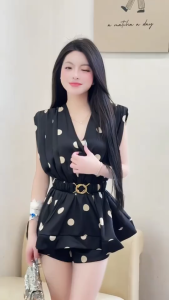 Set thiết ké tiểu thư set công sở nữ thanh lịch áo peplum sát nách chấm bi cổ V chéo kèm phụ kiện phối quần đùi