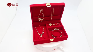 【NANA.1】สีแดง กล่องใส่เครื่องประดับ กันฝุ่น กล่องกำมะหยี่ใส่เครื่องประดับ สร้อยมือ ต่างหู เก็บ แหวน กล่อง