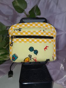 กระเป๋าสตางค์ผ้าแฮนเมดใบสั้น ขนาด3.5×4นิ้ว มี3ช่องใช้งานใสบัตรใส่เหรียญ ใส่แบงค์พับครึ่ง