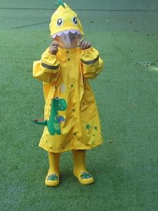 เสื้อกันฝนของเด็ก เสื้อกันฝนลายการ์ตูน Kids rainwear เสื้อกันฝนลายปลาฉลาม Rainwear พร้อมกระเป๋าหนังสือ