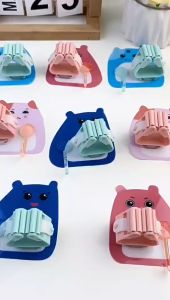 มีกาวในตัวไม่ต้องเจาะแบริ่ง กันน้ํา แข็งแรง สําหรับห้องน้ํา ไม้กวาด ไม้ถูพื้น ติดผนังบ้าน คลิปไม้ถูพื้น ที่แขวนไม้ถูพื้น