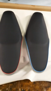 เบาะมีโอ115MX[นอ๊ต]ทรงเดิมจากโรงงานหุ้มหน้งดำข้างเทาคิ้วแดงกับคิ้วนำ้เงินหนานุ่มนั่งสบาย