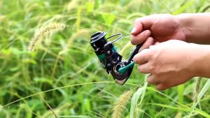 MÁY CÂU CÁ ĐỨNG DK KIM LOẠI TAY QUAY ĐỘ NÚM TRÒN CHUYÊN LU RE LĂNG XÊ CÂU NGÂM CHẤT LƯỜNG CAO SAI 2000---70000
