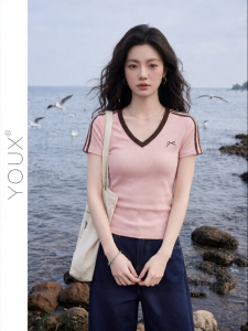 YOUXIANG | Áo Thun Ôm Body Màu Hồng Nhạt Kiểu Hàn Quốc Cổ V