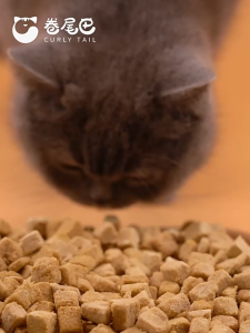 CurlyTail Freeze-Dried Chicken Cubes – Natural Protein Snack for Cats & Dogs | 100% Chicken Breast | Healthy Training Treat