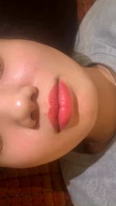 Cặp Dưỡng Hồng Môi Không Kim Dr Helena