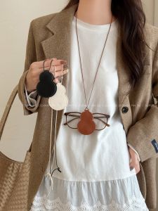 Fashionable Magnetic Absorption Leather Gourd Neck Hanging Eyeglass Clip Womens Necklace Accessory Modern Style Universal Adult