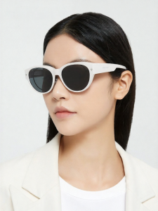 One & One | Polarized Cat Eye Clip-On Sunglasses