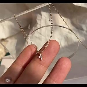 Avenneth 925 Sterling Silver Cross Pendant Necklace For Women Mini Inlay Zircon Classic Temperament Wedding Party Jewelry Gifts