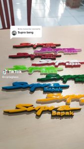 EMBLEM MOTOR SUPRA BAPAK VARIASI HURUF TIMBUL 3D BAHAN FIBERGLASS