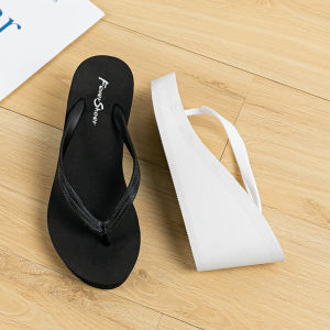 รองเท้าแตะส้นลิ่มสไตล์ลําลองสําหรับผู้หญิงที่มีส้นสูงสุดและพื้นรองเท้ายางโฟมกันลื่นและกันน้ํา เหมาะสําหรับใช้ประจําวัน