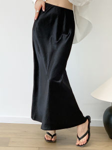 กระโปรงทรงเอผ้าซาตินสีดำ เอวสูง ทรงหลวม ความยาวปานกลาง ฤดูใบไม้ผลิ 2025 เดรสทำงานสีพื้น ทรงเอ กระโปรงทรงเอ