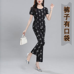 ชุดสองชิ้นผ้าไหมคอตตอนลายดอกไม้แขนสั้นสำหรับผู้หญิงในฤดูร้อนปี 2025 ชุดทำงานลำลองสำหรับคุณแม่