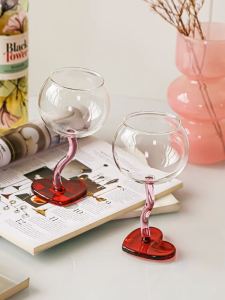 Nordic Style High Value Heart Shaped Wine Glass Luxury Wedding Gift Red Wine Glass Lightweight Elegant American Style Glass Cup