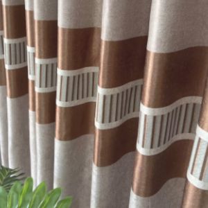 ม่านห้องนอนทูโทนสีน้ำตาล ผ้าโพลีเอสเตอร์ กันแสงได้ 80% ลายลวดลายเรียบหรู