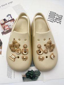 Crocs jibbitz quyến rũ giày nhựa Phụ kiện tự làm cà phê nút thắt nơ gấu Bộ Winnie The Pooh Guốc trang trí có thể tháo rời giày hoa khóa cho CROCS