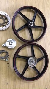 MÂM VÀNH ĐÚC 5 CÂY THẲNG TRÒN-XÌ PO ĐĨA TRƯỚC 5 LỖ LÕM-SAU SÀI ĐÙM NHỎ DREAM THAI DÀNH CHO FUTURE I VÀ WAVE ZX RÁP LÊN ZIN THEO XE