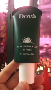 Dovà Day Screen UV Plus Natural Sunscreen with Vitamin B3 and Tinosorb M for All Skin Types - Moisturizing Waterproof SPF 50+ Protection