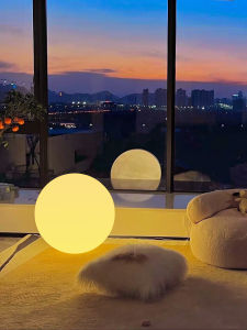 โคมไฟตั้งโต๊ะทรงกลมแบบไร้สาย ไฟตกแต่งตกแต่งห้องนอนสำหรับเด็ก โคมไฟ LED ควบคุมด้วยอุปกรณ์อิเล็กทรอนิกส์