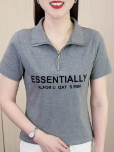 เสื้อยืดคอกลมแขนสั้นทรงสลิมฟิตสำหรับผู้หญิง ฤดูร้อน 2025 เสื้อยืดคอกลมลายตัวอักษรแบบมีซิปครึ่งตัว เสื้อตัวบน