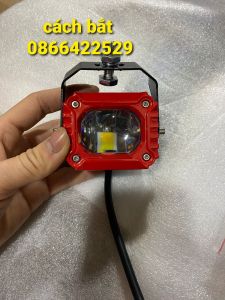 đèn trợ sáng bi cầu vuông hai chế độ sáng trắng/ vàng 12v 24v chung cho xe tảixe hơi xe máy xe công nông( bi đỏ)
