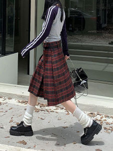 กระโปรงจีบลายสก็อตสีแดงยาวปานกลางสไตล์เกาหลีสำหรับผู้หญิง ฤดูใบไม้ร่วง/ฤดูหนาว 2024 สไตล์วินเทจ กระโปรงทรงเอ
