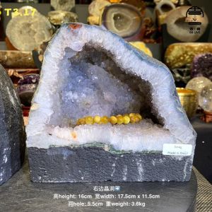couple quartz clear white geode crystal cave 金形💯天然白水晶对洞 绿皮幽灵绕边  左右头顶一颗红玛瑙✅ 方解石共生✅ 晶牙尖角处紫钛晶✅    右边晶洞➡️ 高height: 16cm  宽width: 17.5cm x 11.5cm   洞hole: 5.5cm  重weight: 3.6kg  📍Johor Bahru 区可自行取货或邮寄服务