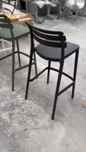 เก้าอี้บาร์ สไตล์โมเดิร์น รุ่น DD240 พลาสติกขึ้นรูปแข็งแรง ทนทาน