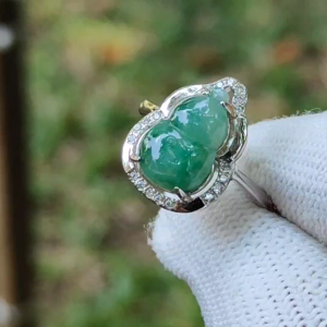 Good Quality Spicy Green Natural Type A Jadeite Jade crafted with shape of Gourd set on S925 as adjustable Ring certificate weighs 2.52 grams measurement 12.2 * 8.8 * 3.2 mm (s925ring14)
