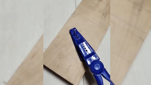 Dụng cụ kìm hỗ trợ đóng đinh không lo trúng tay