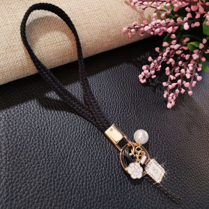 Handmade Short Fashionable Womens Mobile Phone Lanyard Winter Small Fragrance Style Pendant Mobile Phone Case Universal Hanging Chain Keychain ID Card USB Flash Drive Pendant