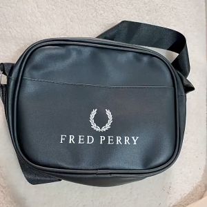 Fred P 2019 Summer Limited Edition Messenger Sling Shoulder Bag Black *Japan Magazine GWP*